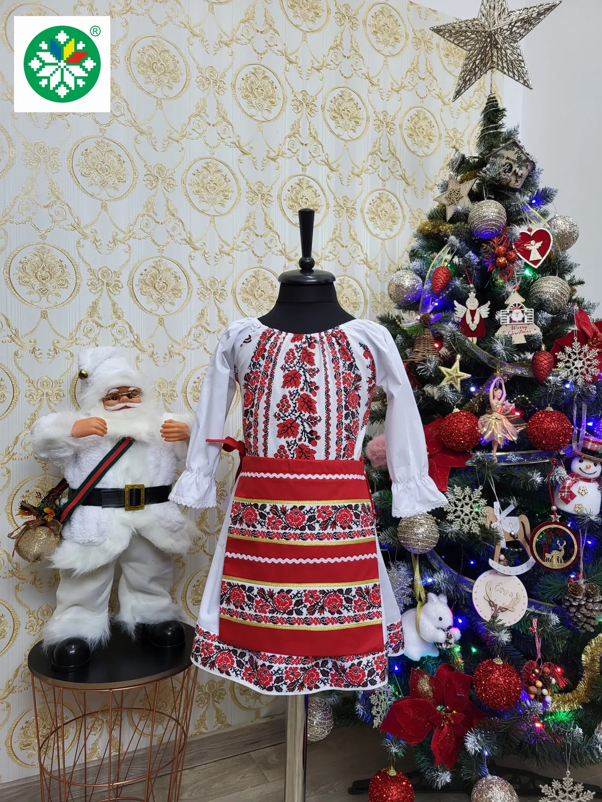 Costum traditional pentru fete model 1