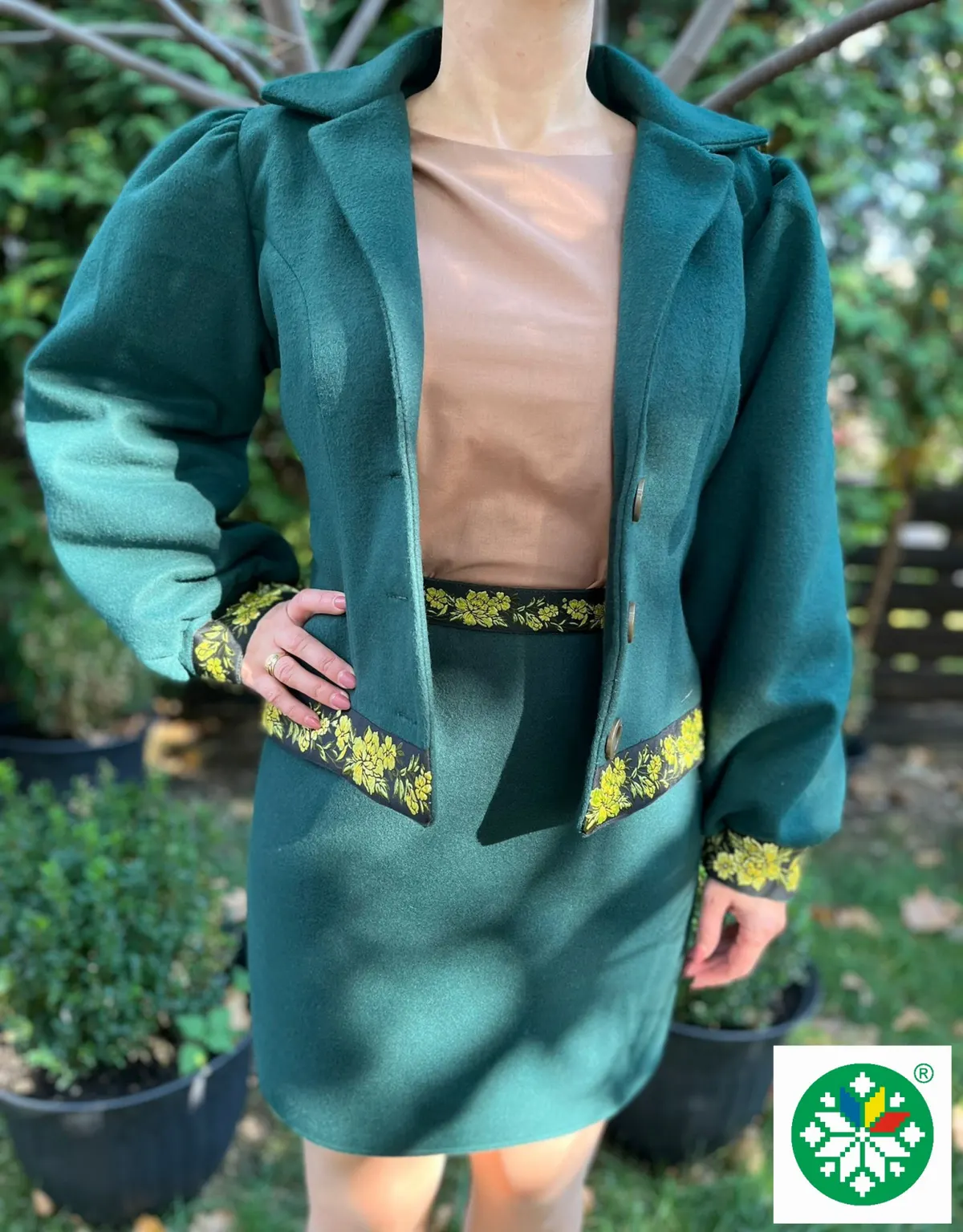 Costum Alma