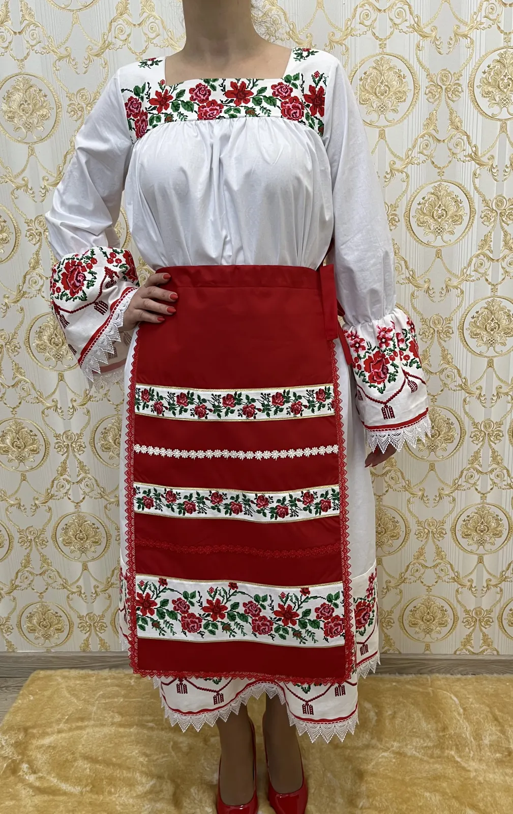 Costum traditional femei model 11