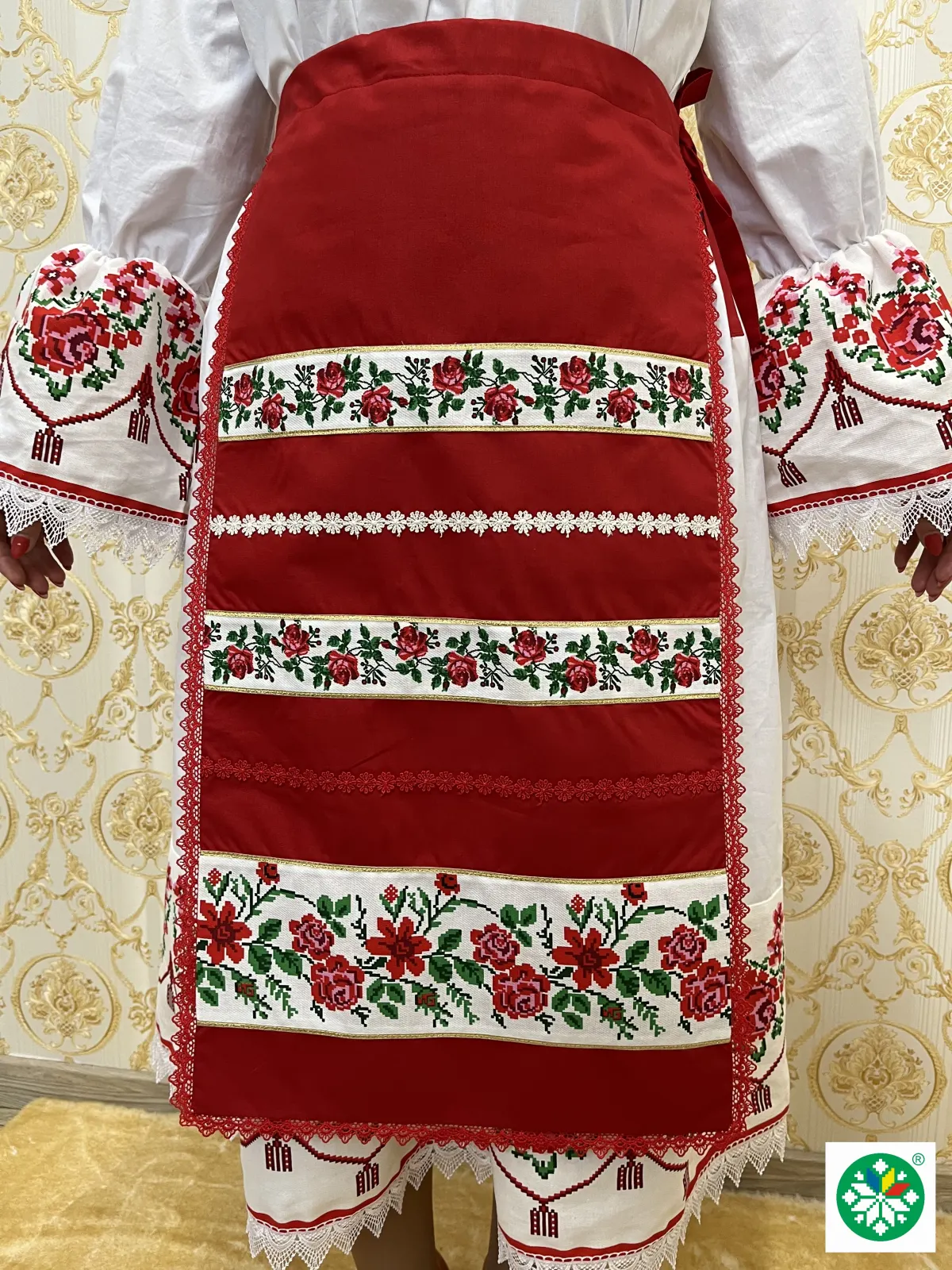 Costum traditional femei model 11