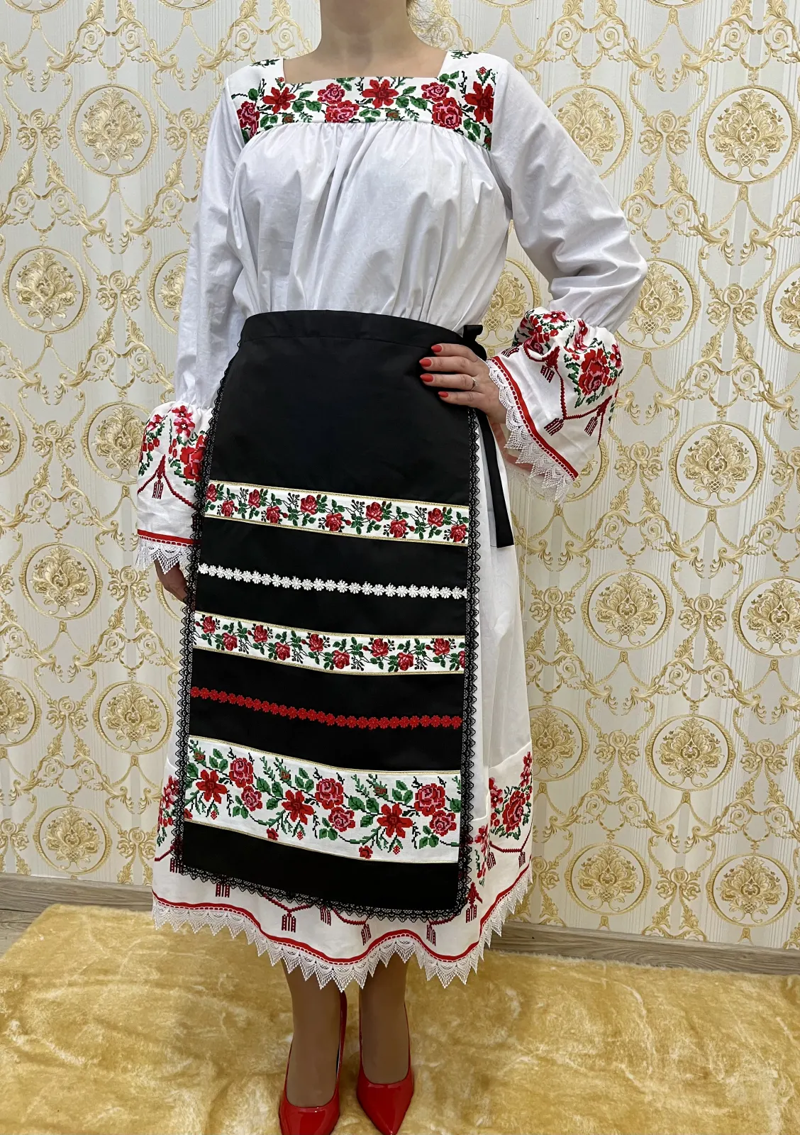 Costum traditional femei model 12