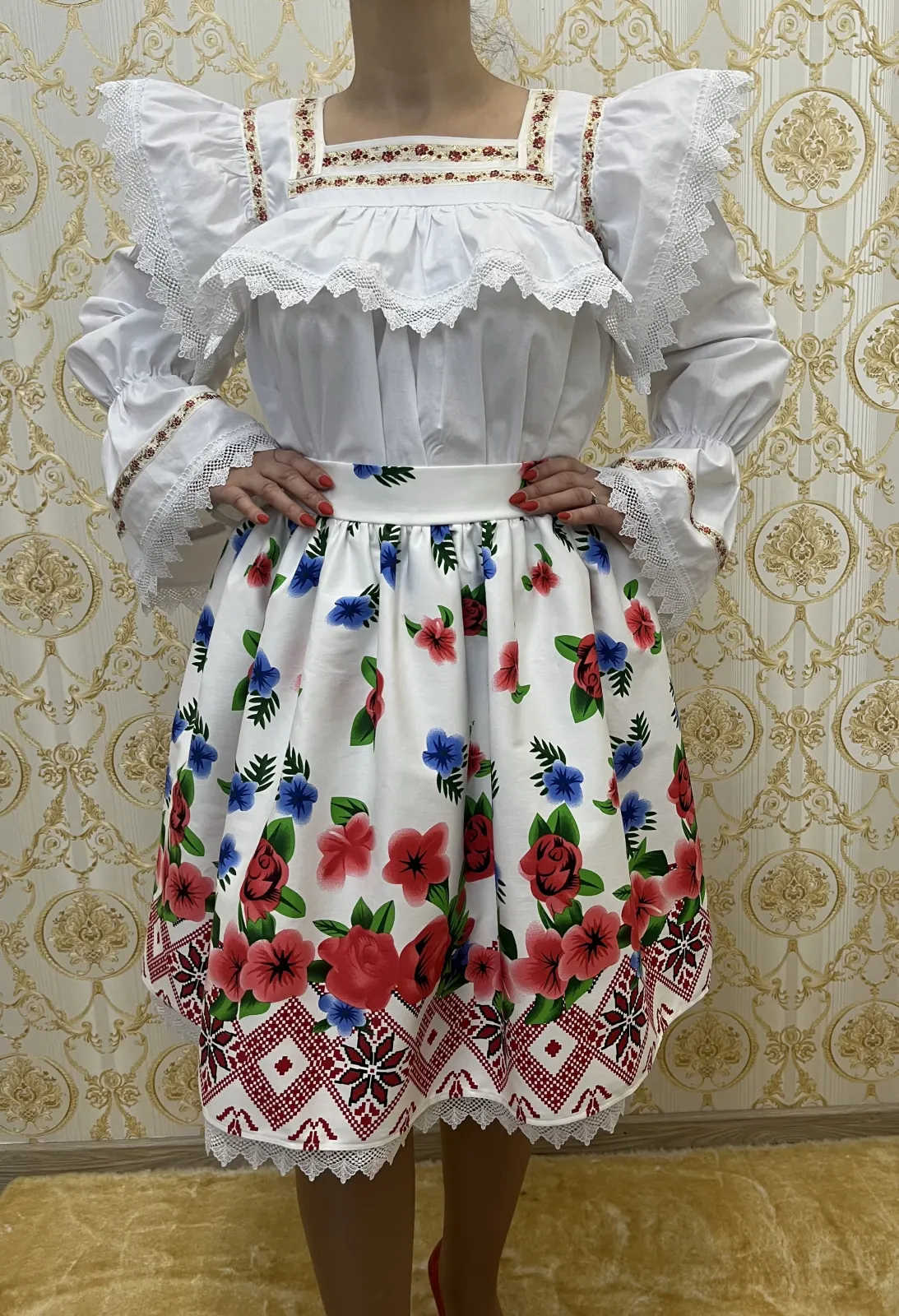 Costum traditional femei model 5