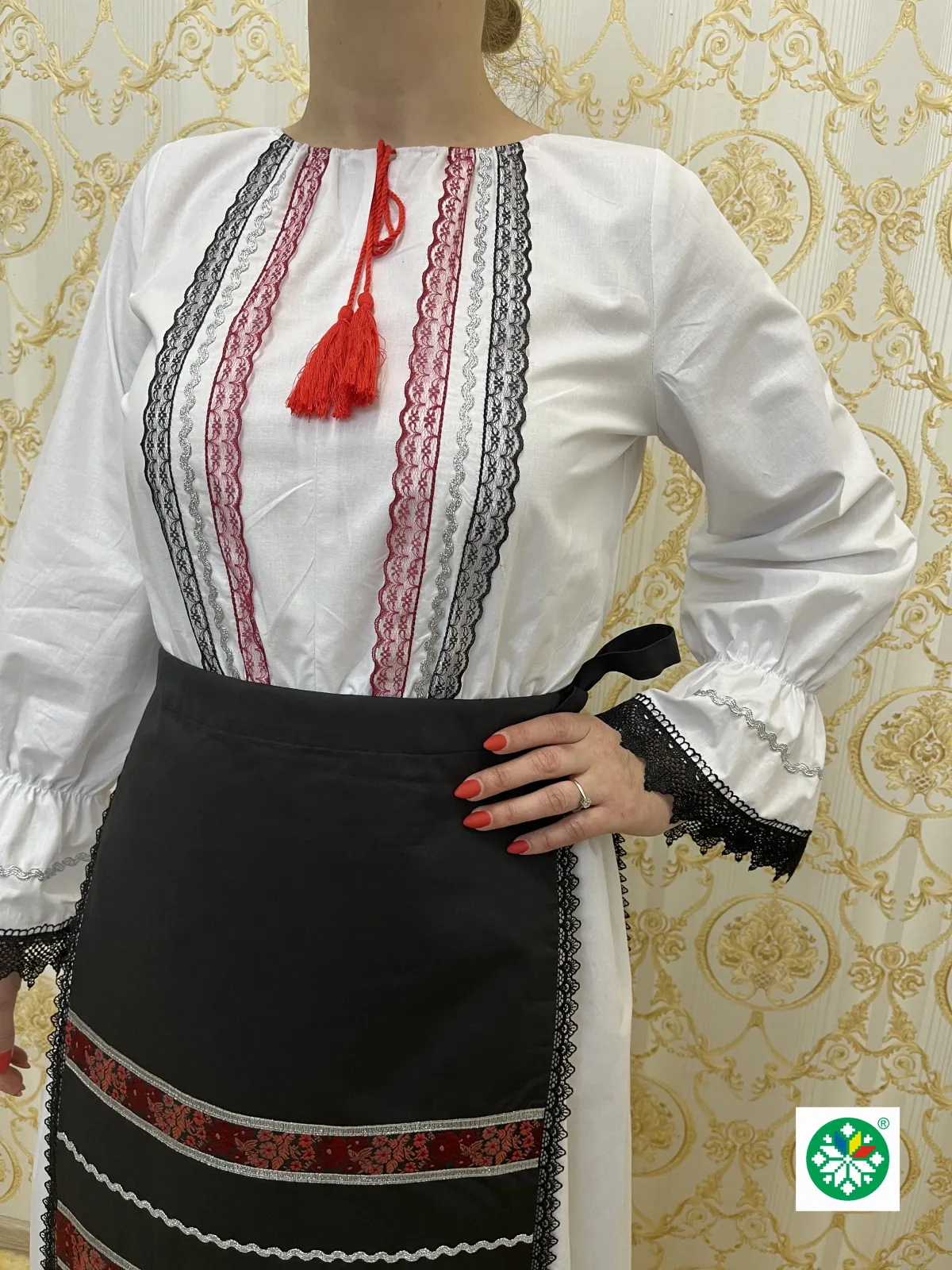 Costum traditional femei model 7