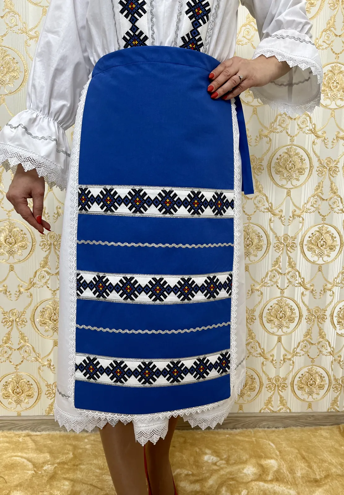 Costum traditional femei model 8