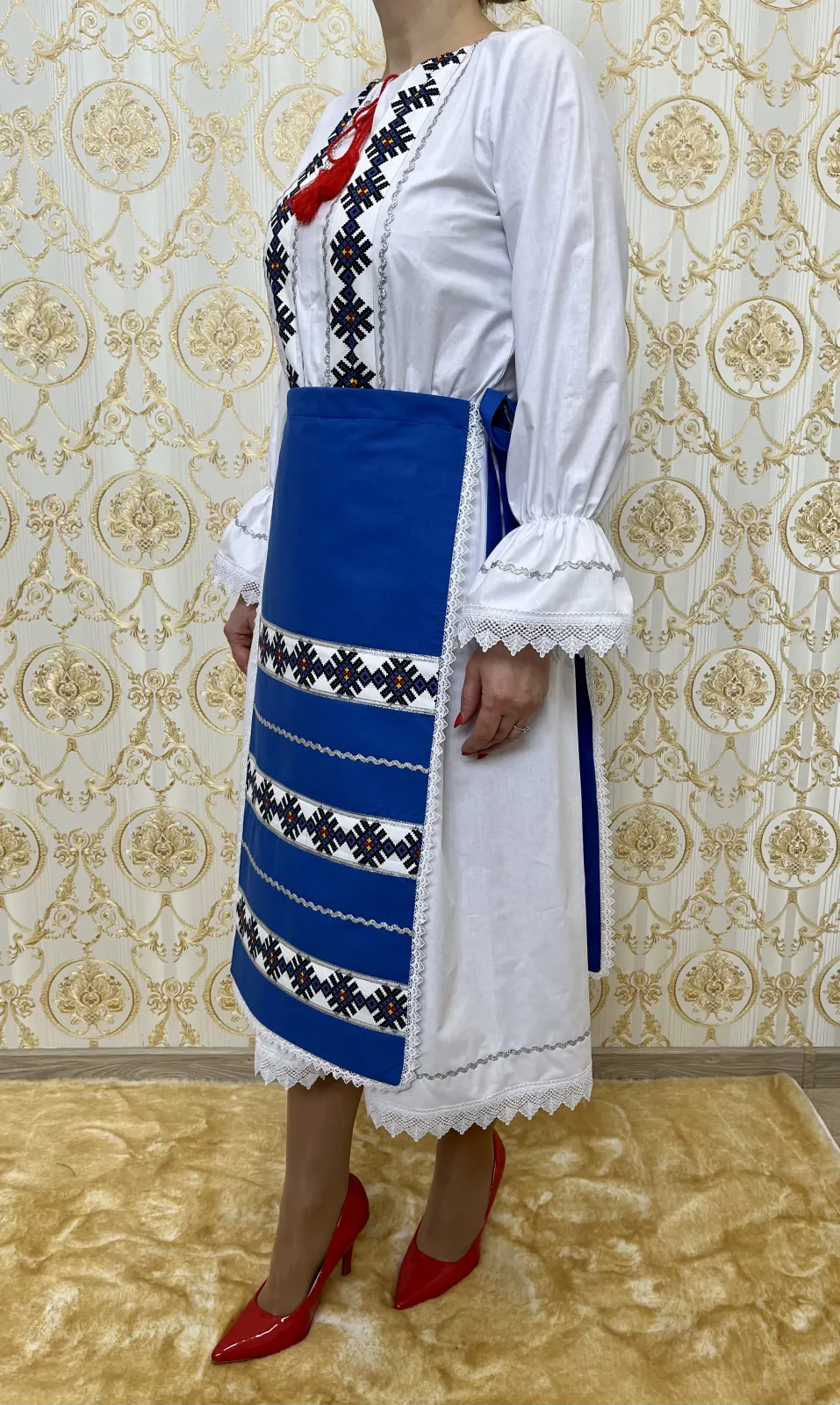 Costum traditional femei model 8