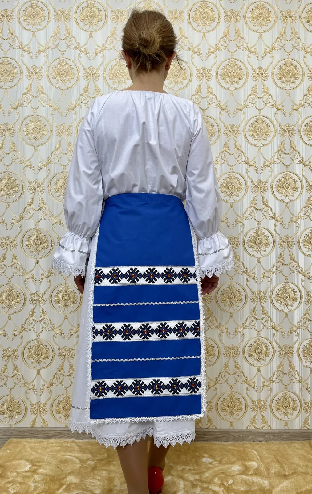 Costum traditional femei model 8