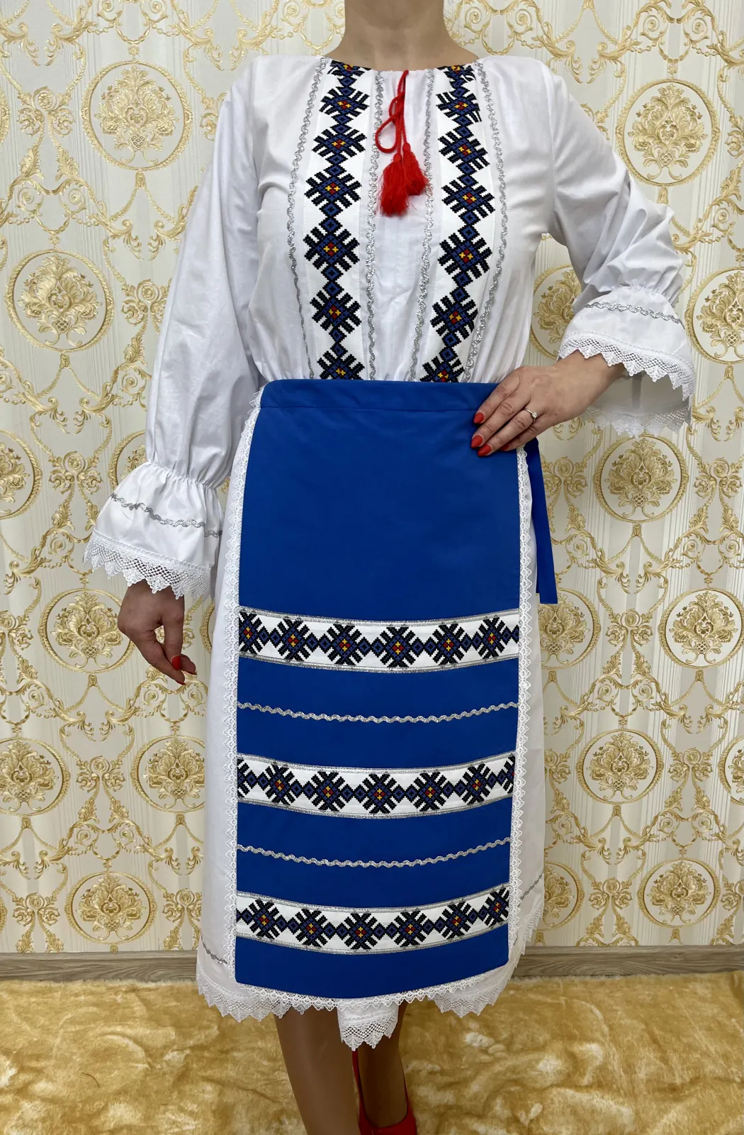 Costum traditional femei model 8