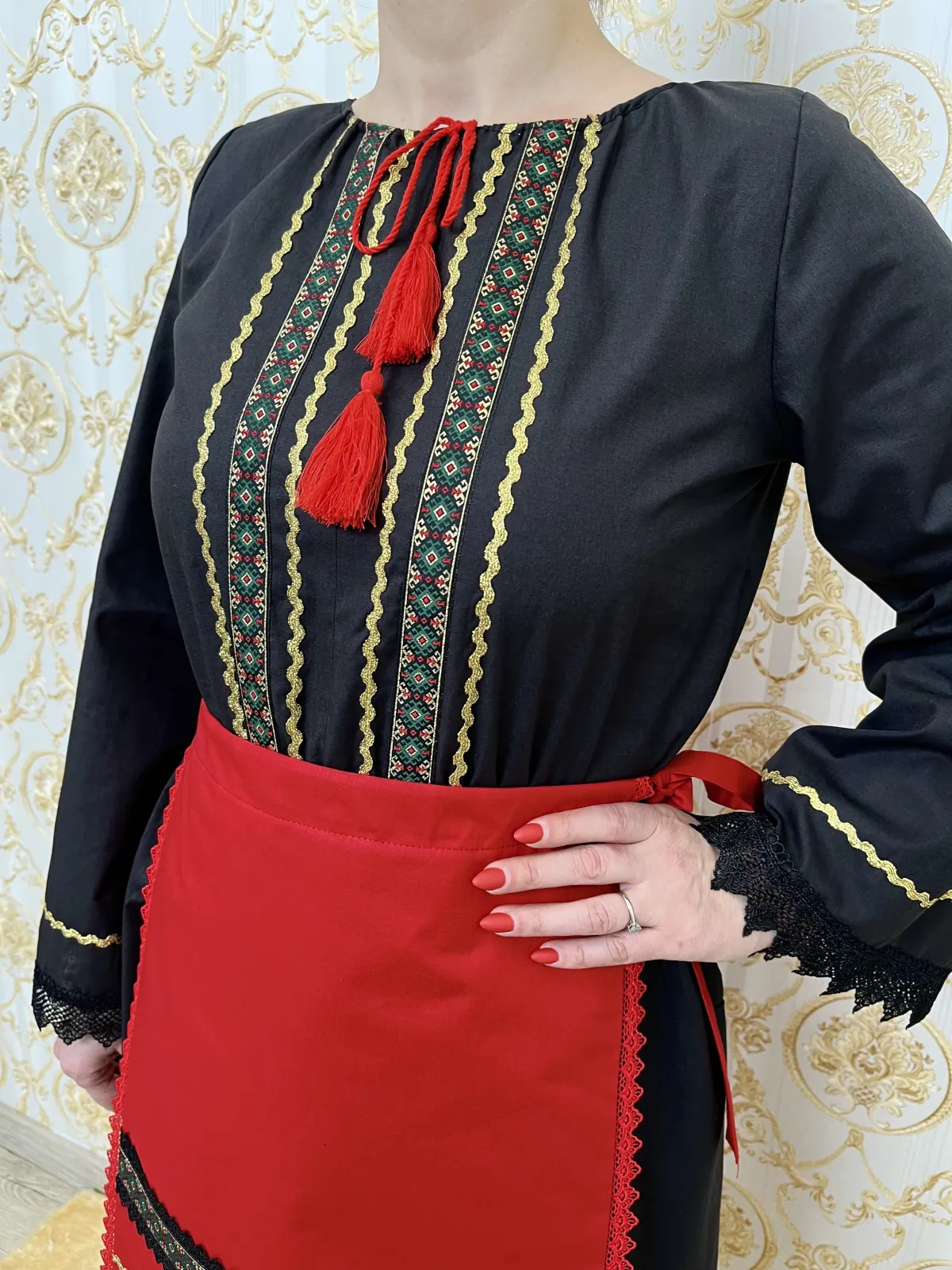 Costum traditional femei model 9