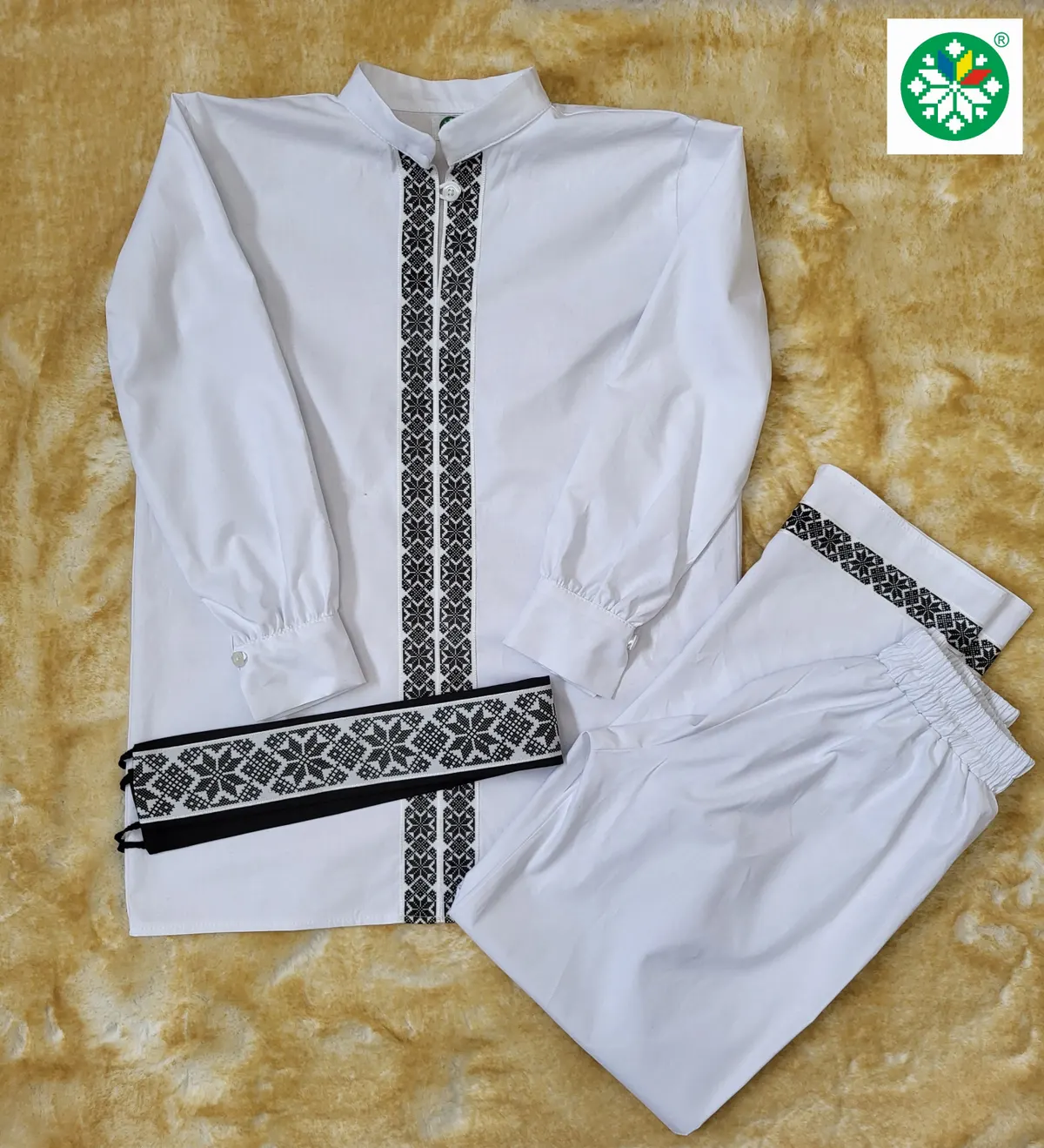 Costum traditional pentru baieti model 1