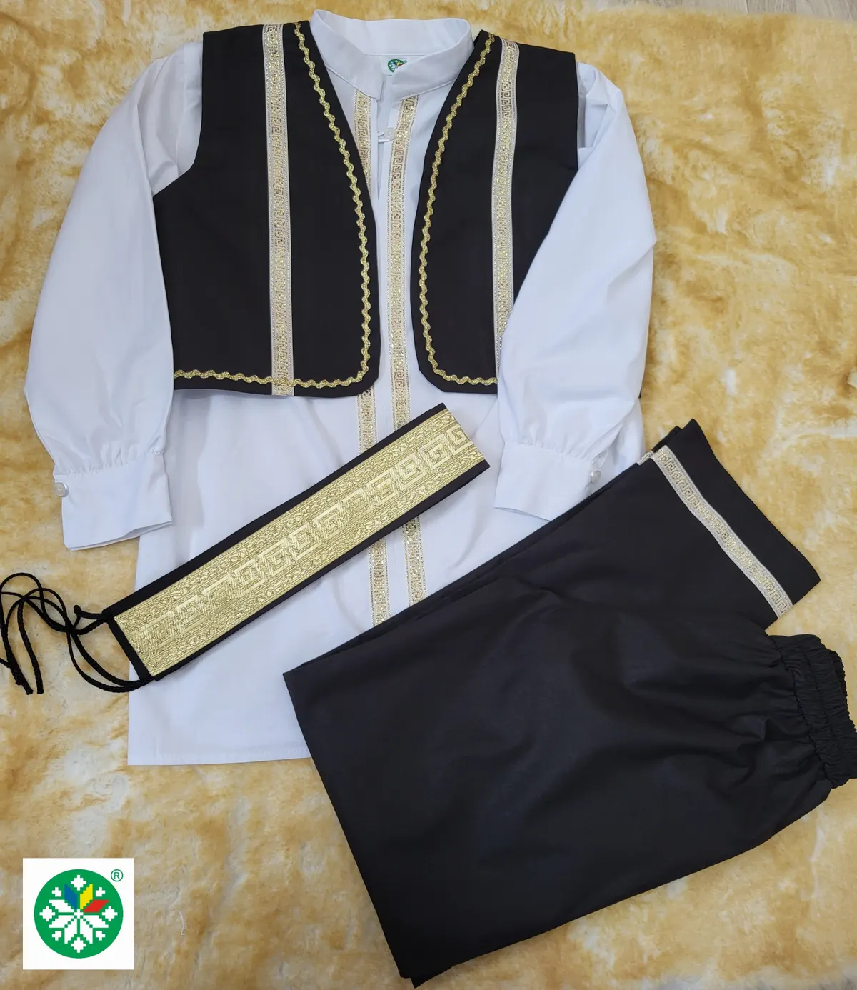 Costum traditional pentru baieti model 11