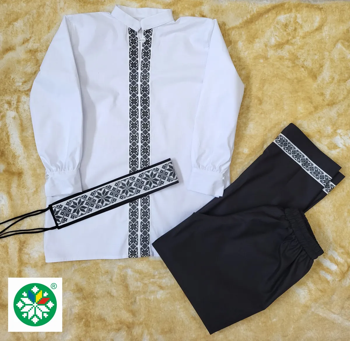 Costum traditional pentru baieti model 4