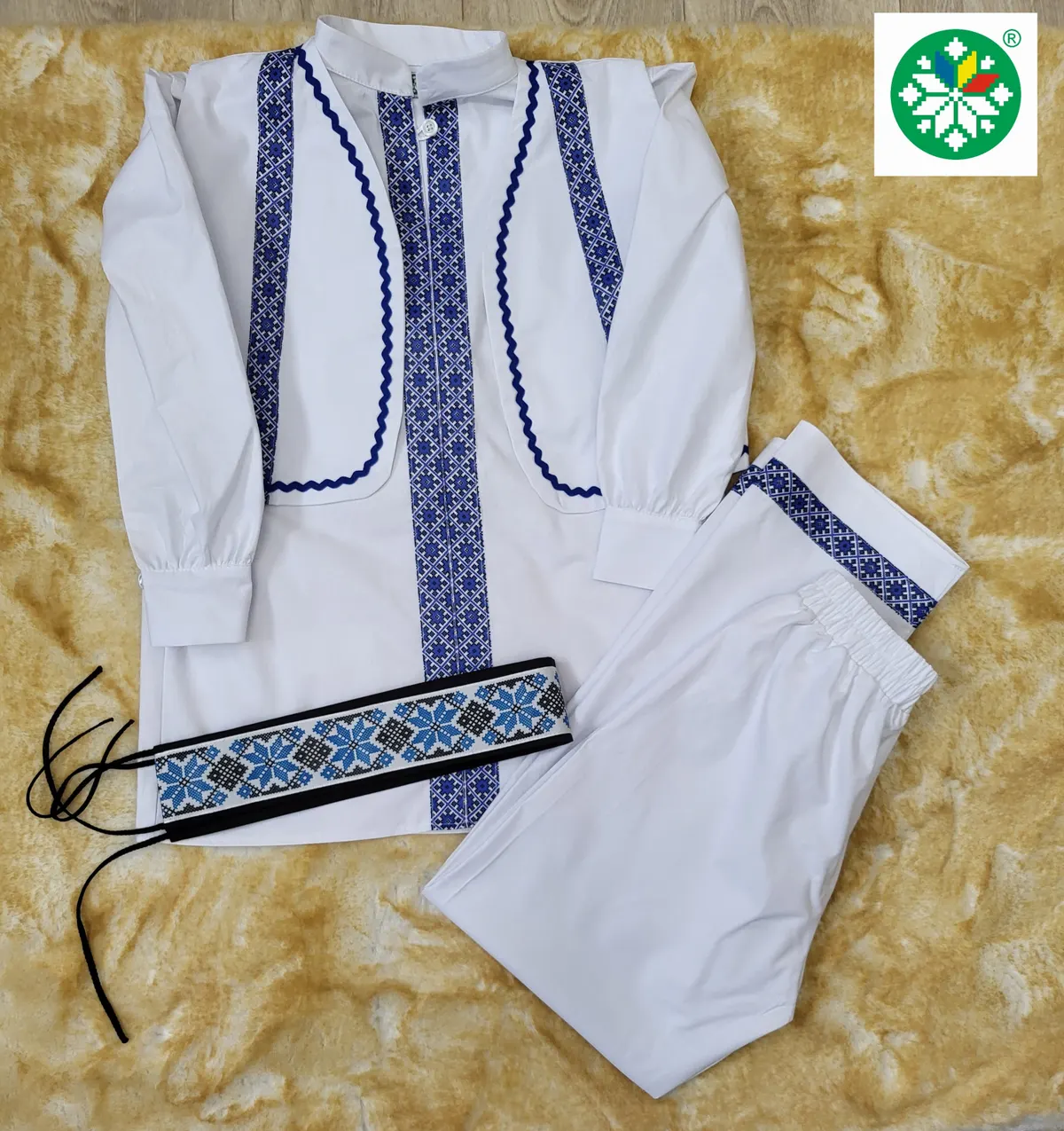 Costum traditional pentru baieti model 9