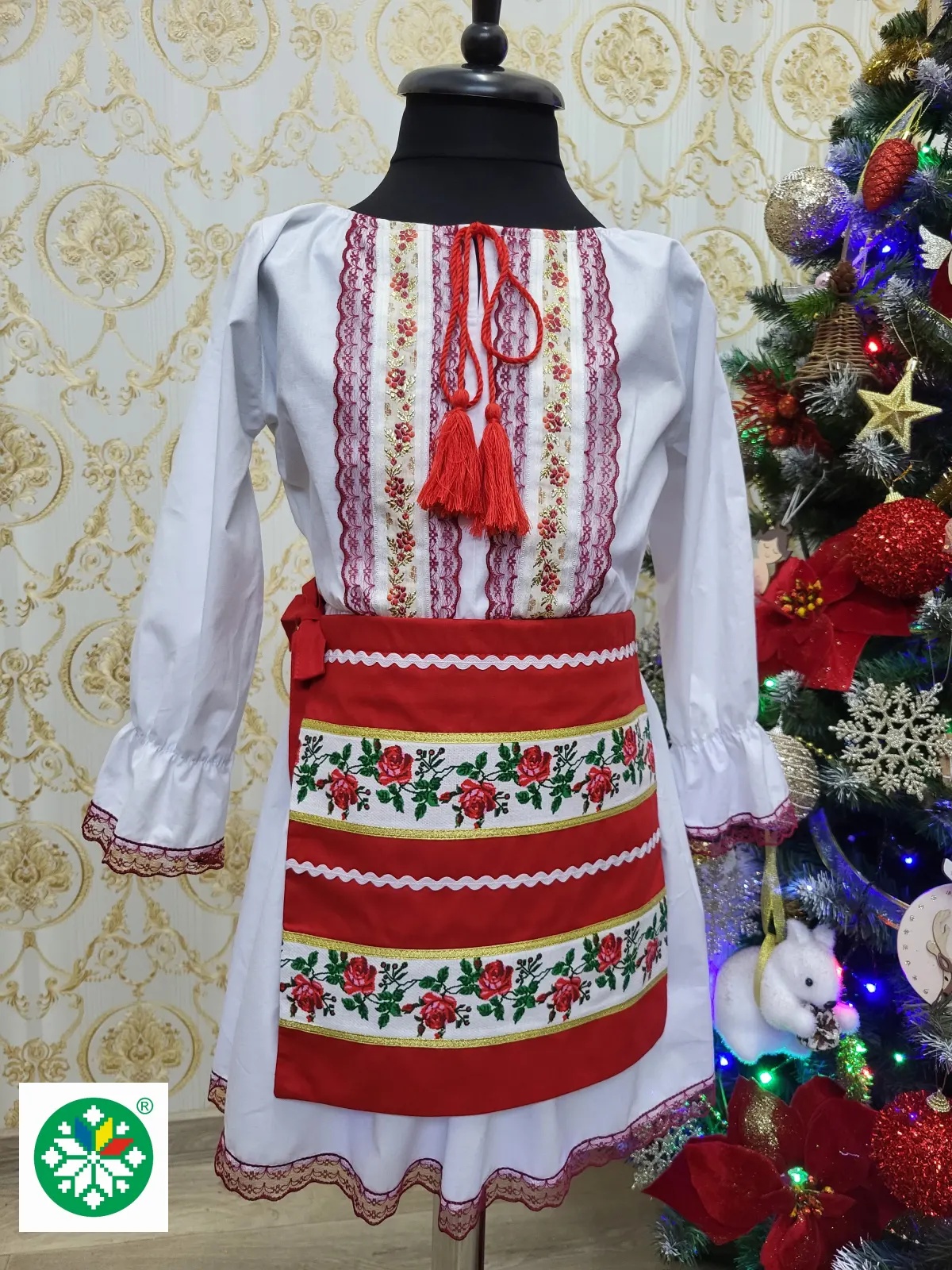 Costum traditional pentru fete model 5