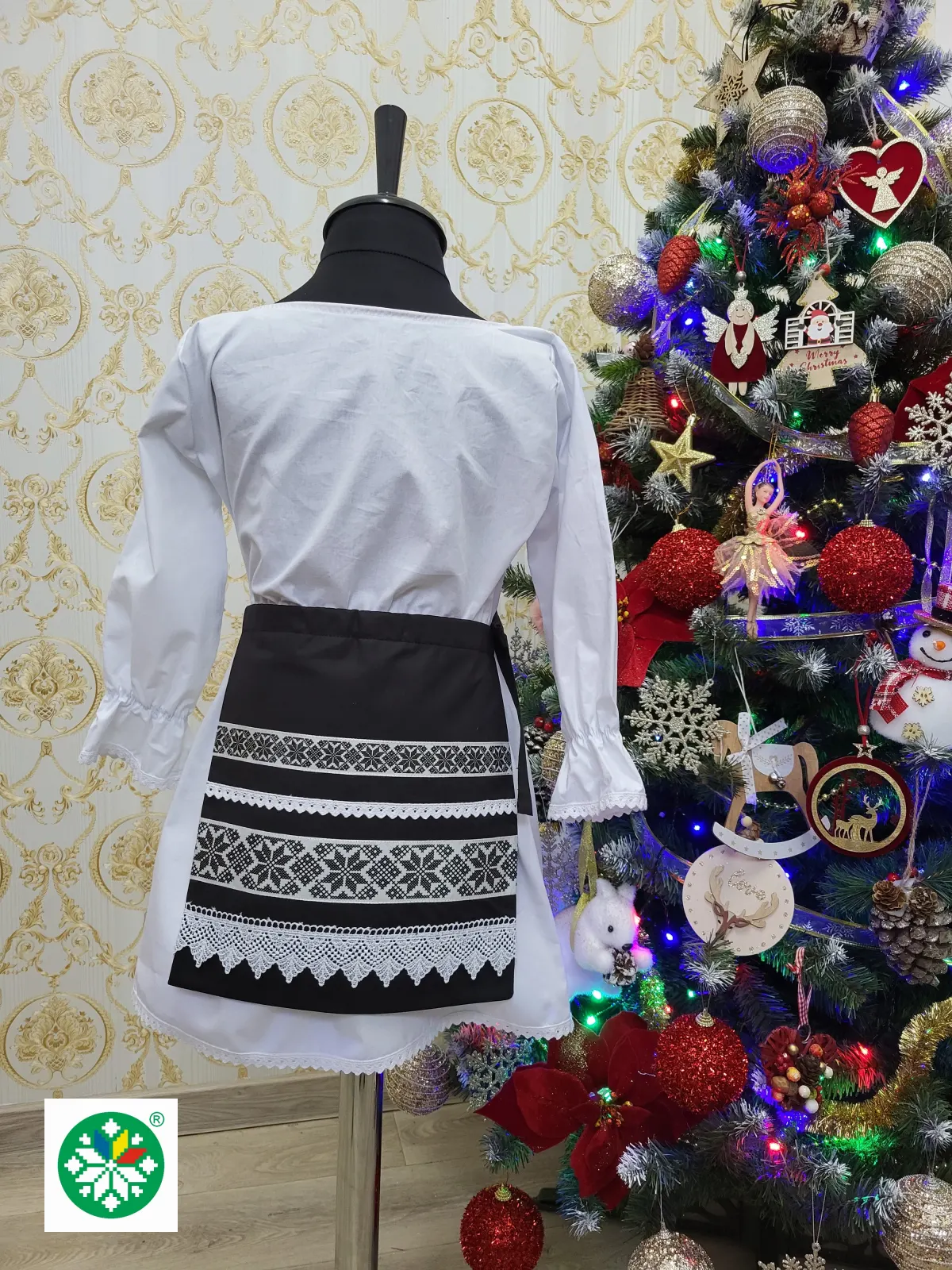 Costum traditional pentru fete model 7