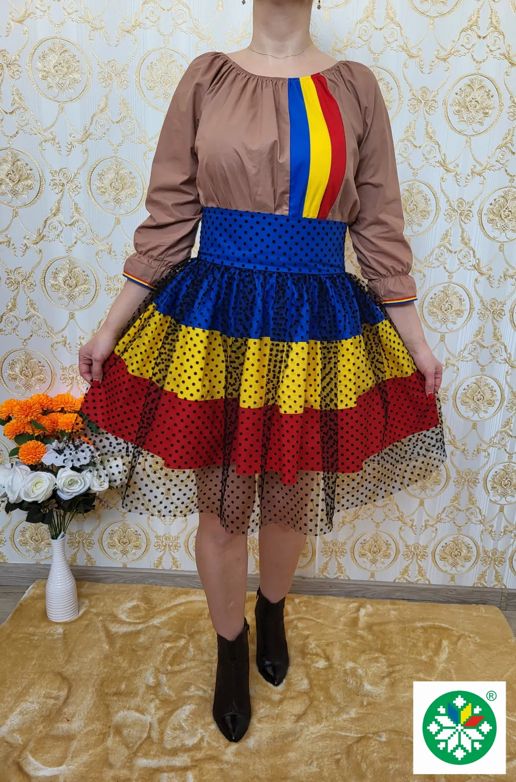 Fusta tricolor cu tull
