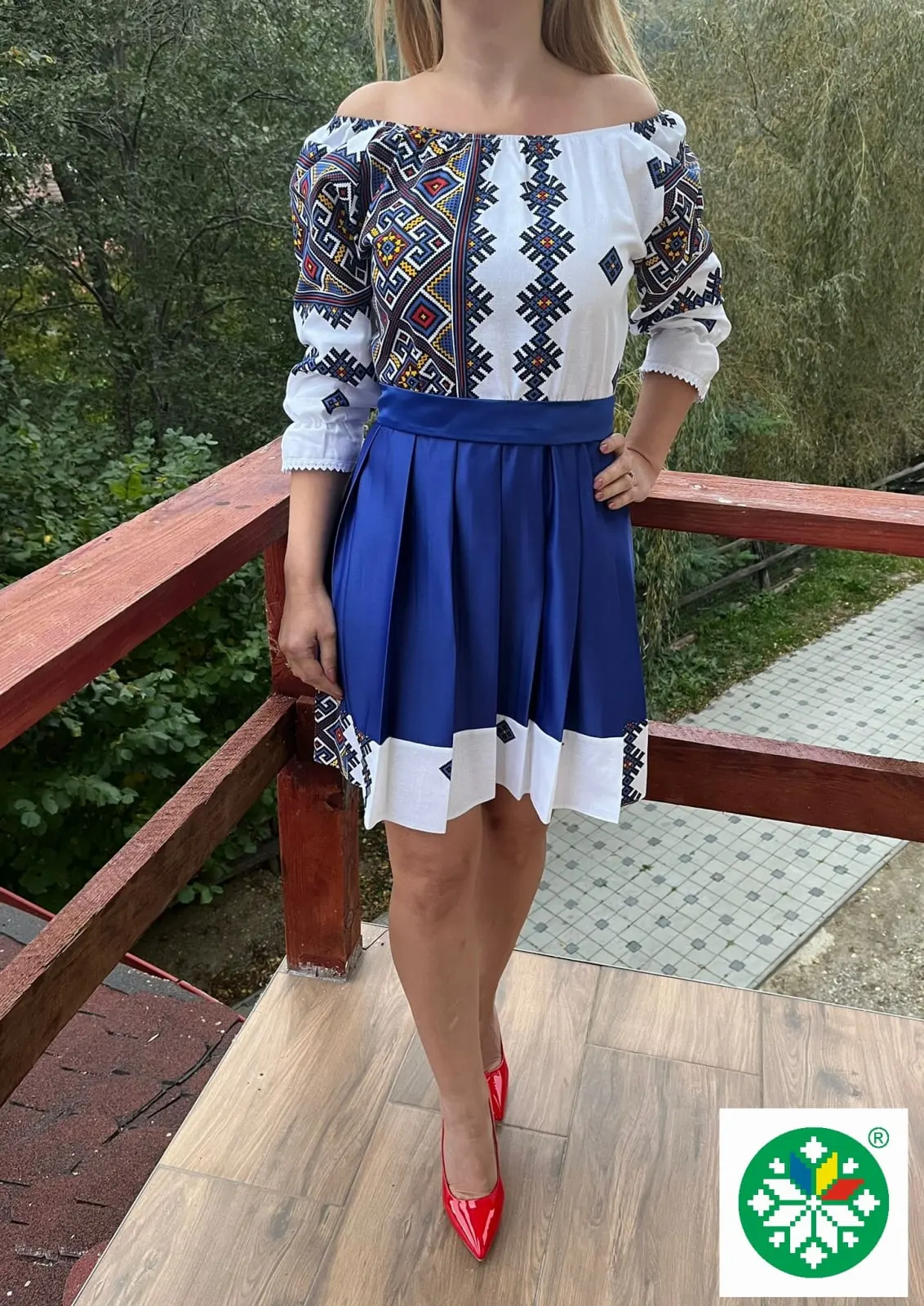 Rochie traditionala pliuri Aida