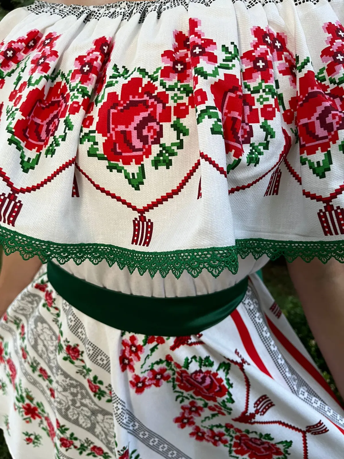 Rochie traditionala scurta Minerva